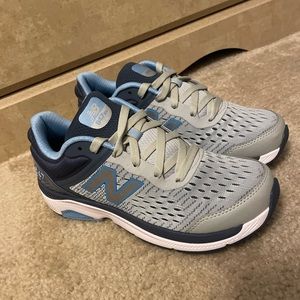 Women’s New Balance 847v4 Walking Sneakers